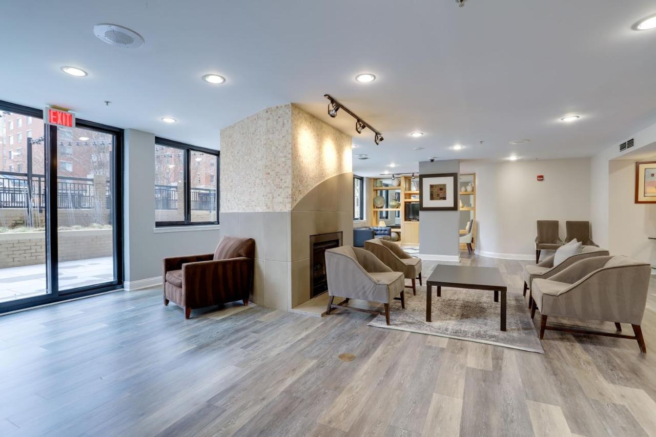 Elegant And Charming Condo At Ballston With Pool Arlington Exterior foto