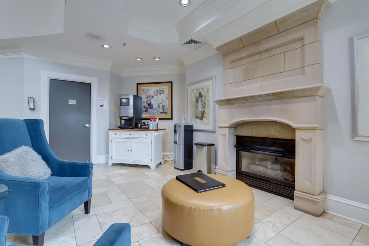 Elegant And Charming Condo At Ballston With Pool Arlington Exterior foto